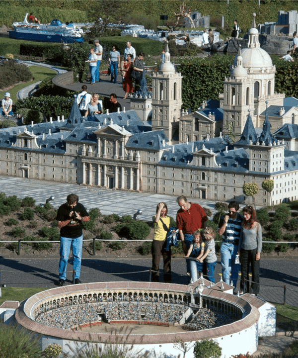 Miniature model galeries