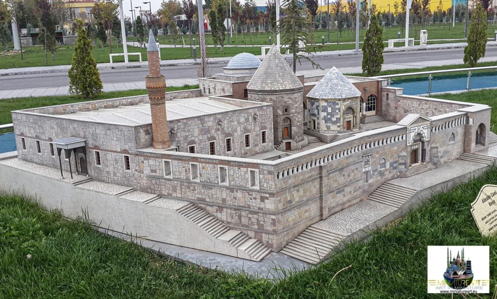 Konya Ecdat Parkı'nda Selçuklu mimarisi minyatür maketleri
