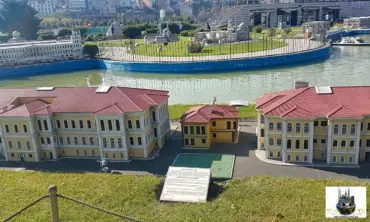 Kabatas Lisesi minyatür maketi – MiniatureArt fotoğraf 1