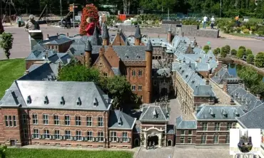 Binnenhof Maatschappelijk minyatür maketi – MiniatureArt fotoğraf 1