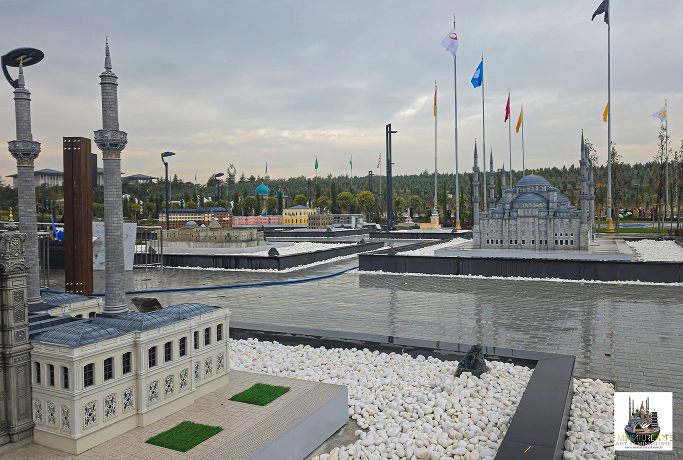 Ortaköy Camii ve Sultanahmet Camii maketleri – Beştepe Millet Bahçesi minyatür sergisi