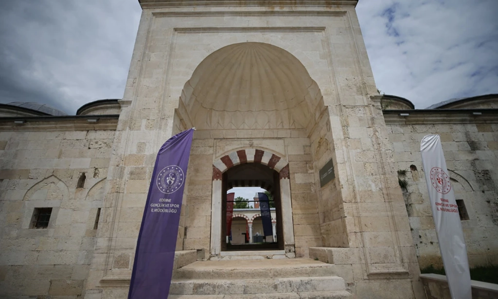 Peykler Medresesi taç kapısı, Mimar Sinan Müzesi girişi